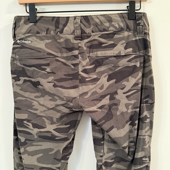 Women’s Columbia Camouflage Print cargo style Pants size 4 - Picture 4 of 6